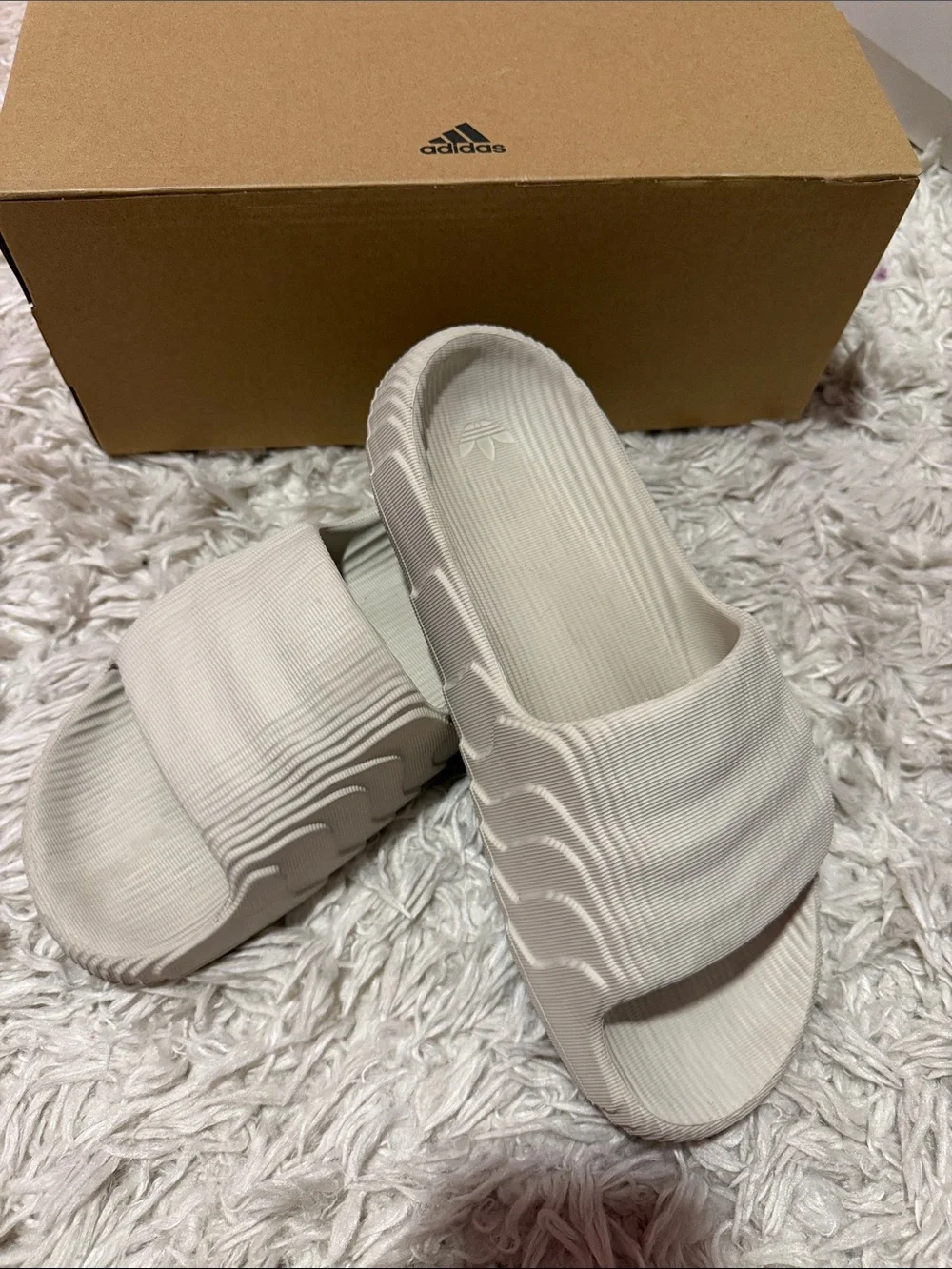 adidas Adilette 22 Slides – Off White / Cream